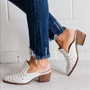 New Arider Girl Studded White Mules Size 10